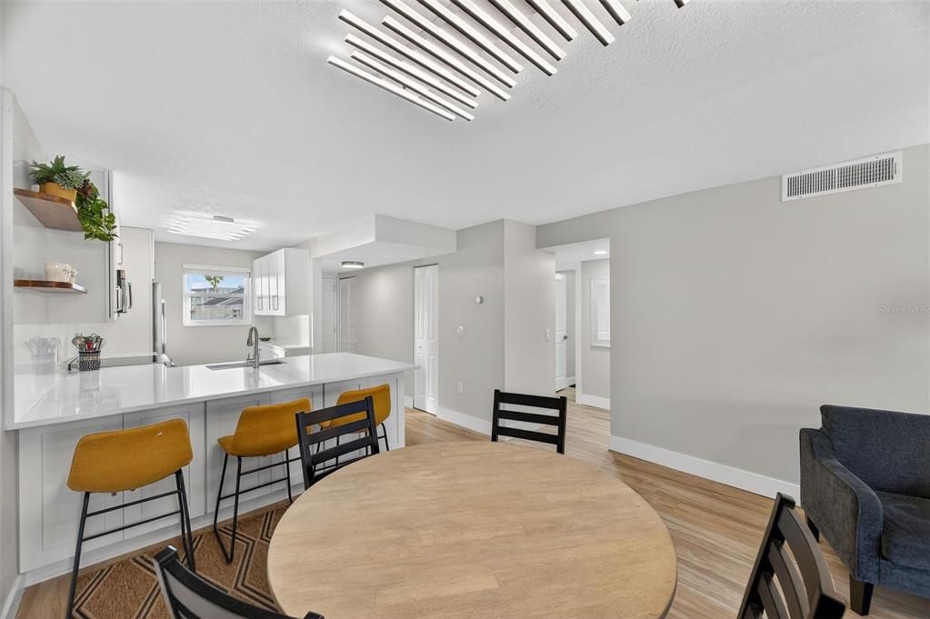 En Venta: $479,000 (2 camas, 2 baños, 935 Pies cuadrados)