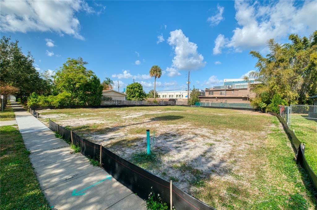 На продажу: $950,000 (0.28 acres)