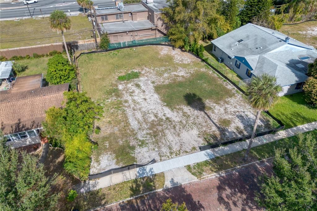 На продажу: $950,000 (0.28 acres)