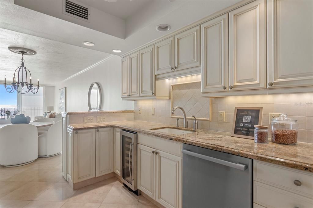 待售: $1,300,000 (2 贝兹, 2 浴室, 1532 平方英尺)