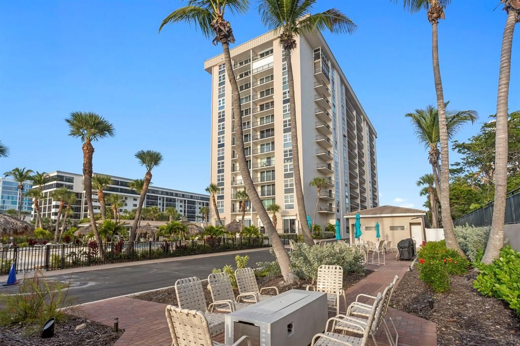 待售: $1,300,000 (2 贝兹, 2 浴室, 1532 平方英尺)