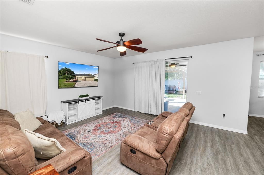 En Venta: $350,000 (3 camas, 2 baños, 1870 Pies cuadrados)