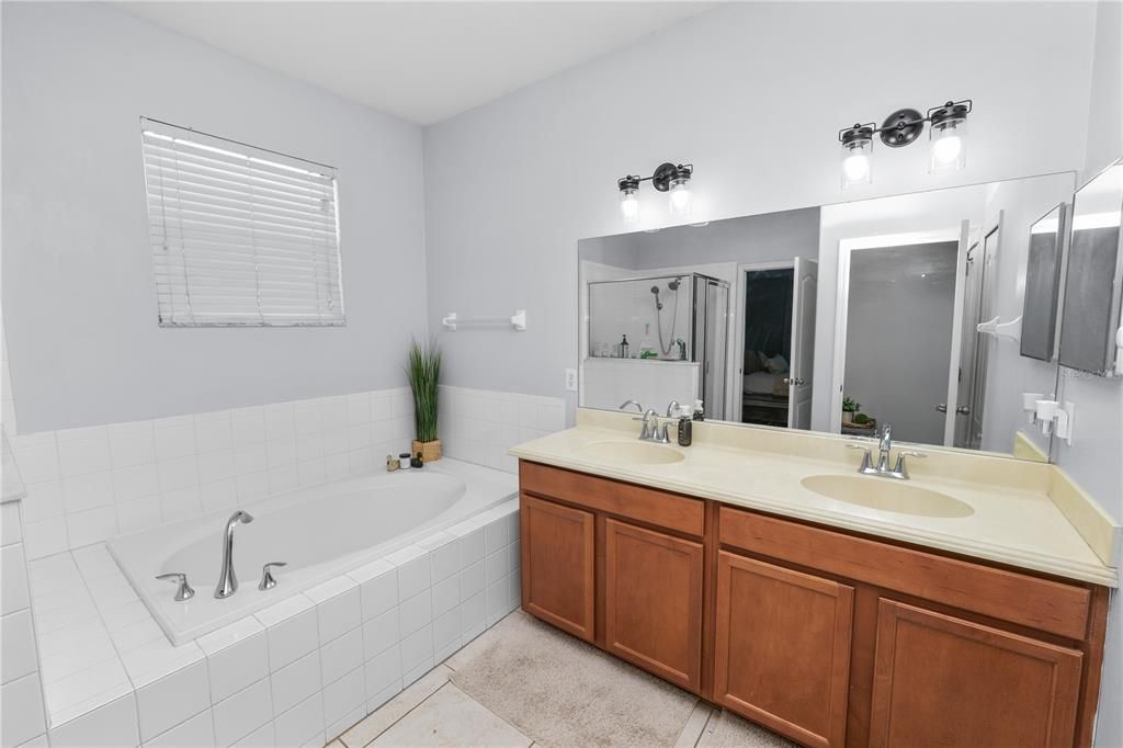 En Venta: $350,000 (3 camas, 2 baños, 1870 Pies cuadrados)