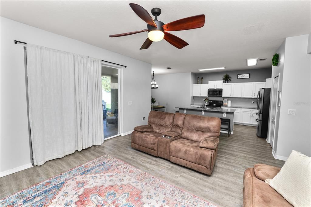 En Venta: $350,000 (3 camas, 2 baños, 1870 Pies cuadrados)