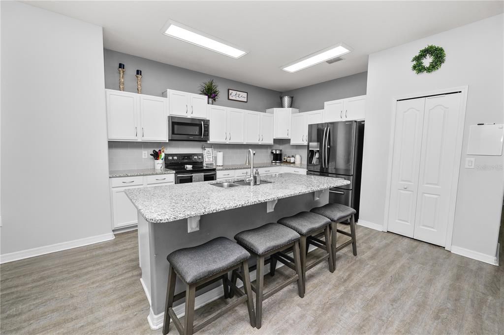 En Venta: $350,000 (3 camas, 2 baños, 1870 Pies cuadrados)