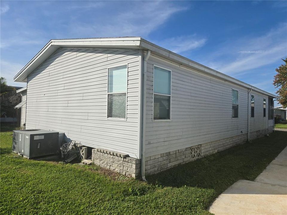 For Sale: $184,999 (2 beds, 2 baths, 1269 Square Feet)