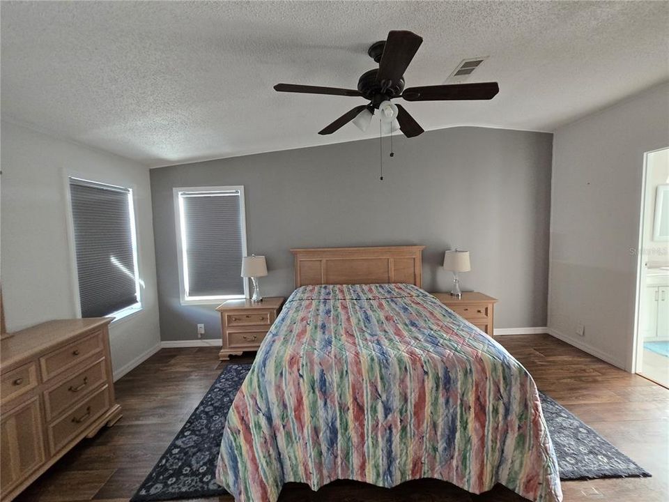 For Sale: $184,999 (2 beds, 2 baths, 1269 Square Feet)