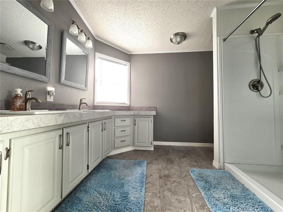 For Sale: $184,999 (2 beds, 2 baths, 1269 Square Feet)