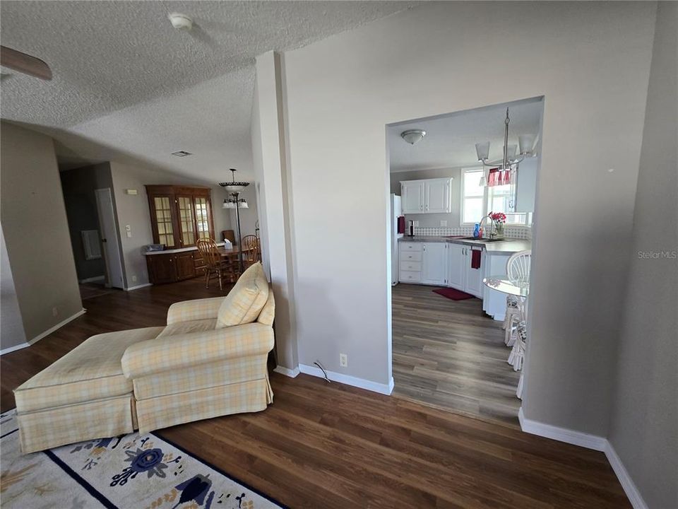 For Sale: $184,999 (2 beds, 2 baths, 1269 Square Feet)
