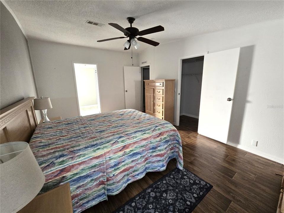For Sale: $184,999 (2 beds, 2 baths, 1269 Square Feet)
