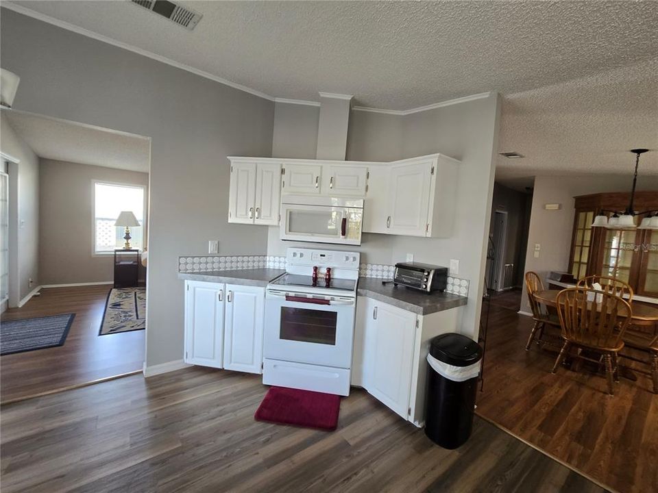 For Sale: $184,999 (2 beds, 2 baths, 1269 Square Feet)