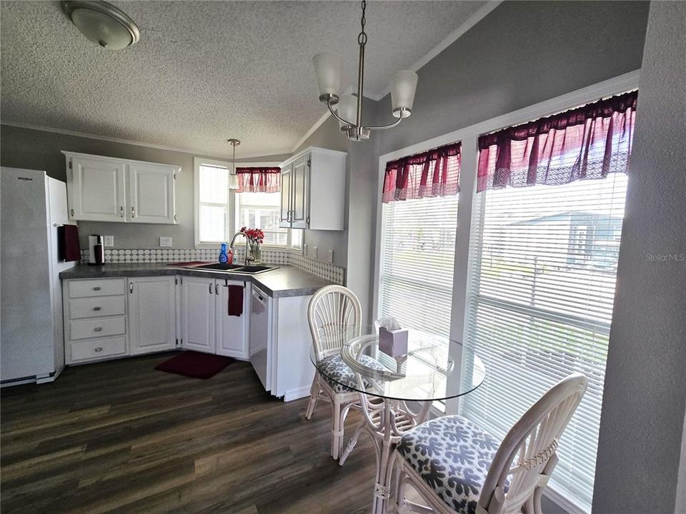 For Sale: $184,999 (2 beds, 2 baths, 1269 Square Feet)