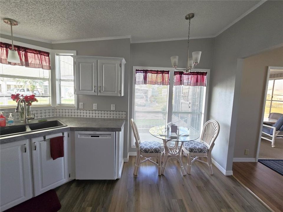 For Sale: $184,999 (2 beds, 2 baths, 1269 Square Feet)