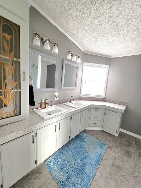 For Sale: $184,999 (2 beds, 2 baths, 1269 Square Feet)