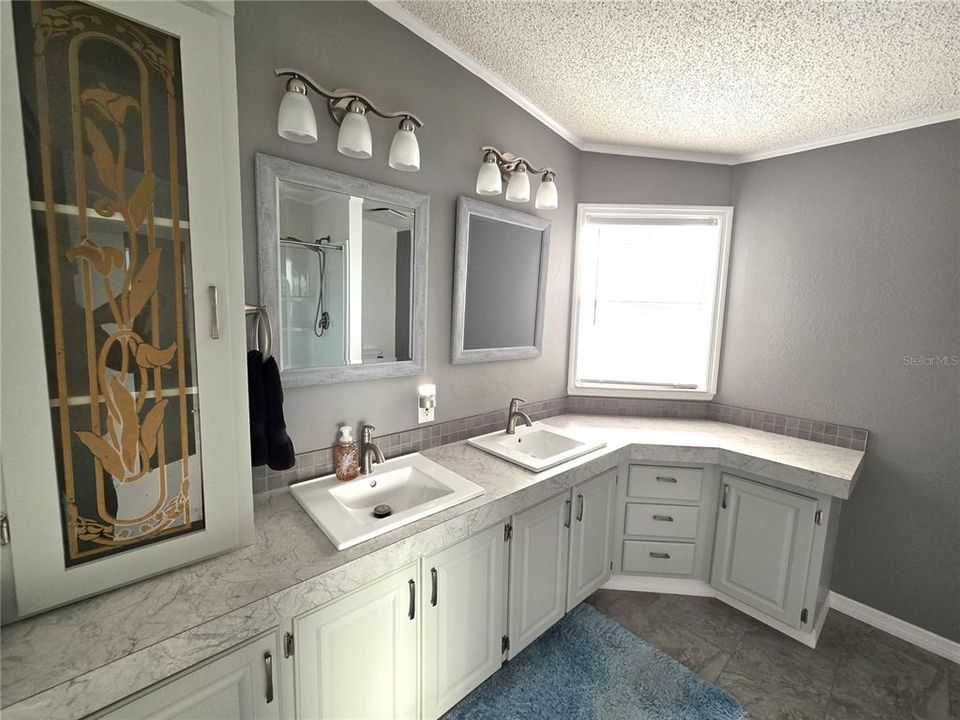 For Sale: $184,999 (2 beds, 2 baths, 1269 Square Feet)