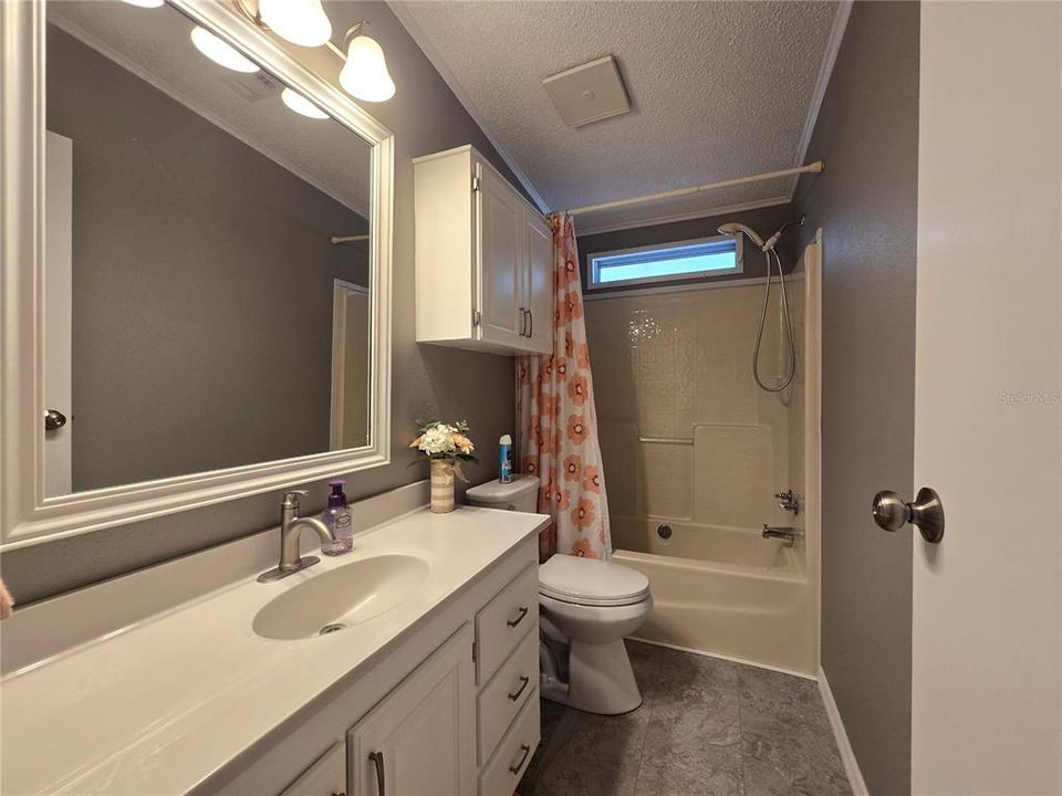 For Sale: $184,999 (2 beds, 2 baths, 1269 Square Feet)