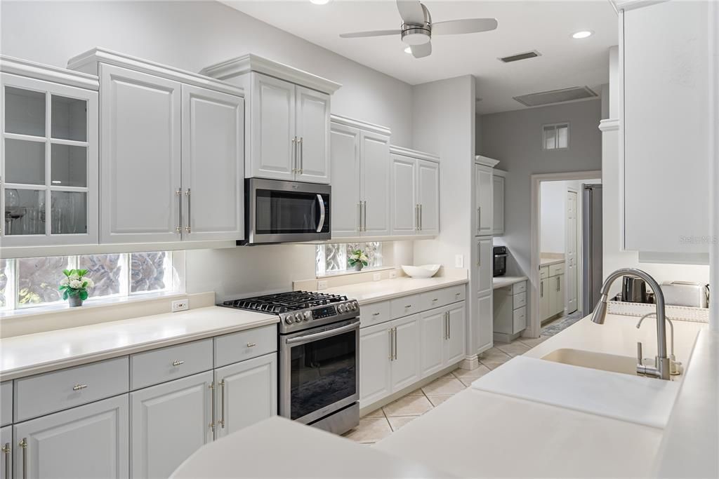 En Venta: $649,000 (3 camas, 2 baños, 2278 Pies cuadrados)