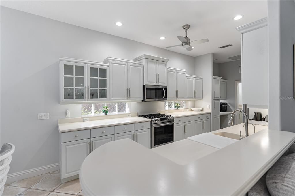 En Venta: $649,000 (3 camas, 2 baños, 2278 Pies cuadrados)