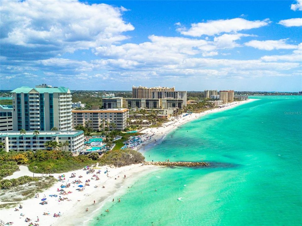 En Venta: $649,000 (3 camas, 2 baños, 2278 Pies cuadrados)