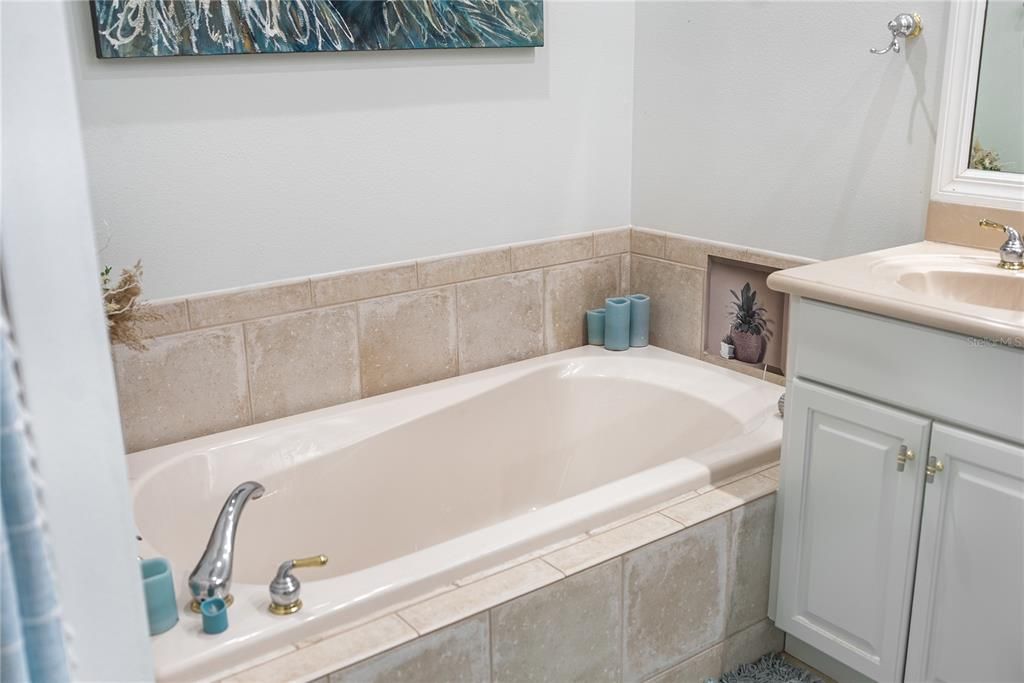 En Venta: $649,000 (3 camas, 2 baños, 2278 Pies cuadrados)