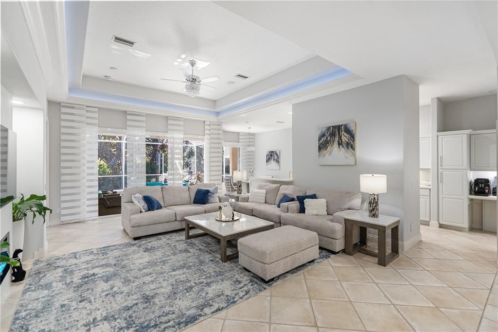 En Venta: $649,000 (3 camas, 2 baños, 2278 Pies cuadrados)