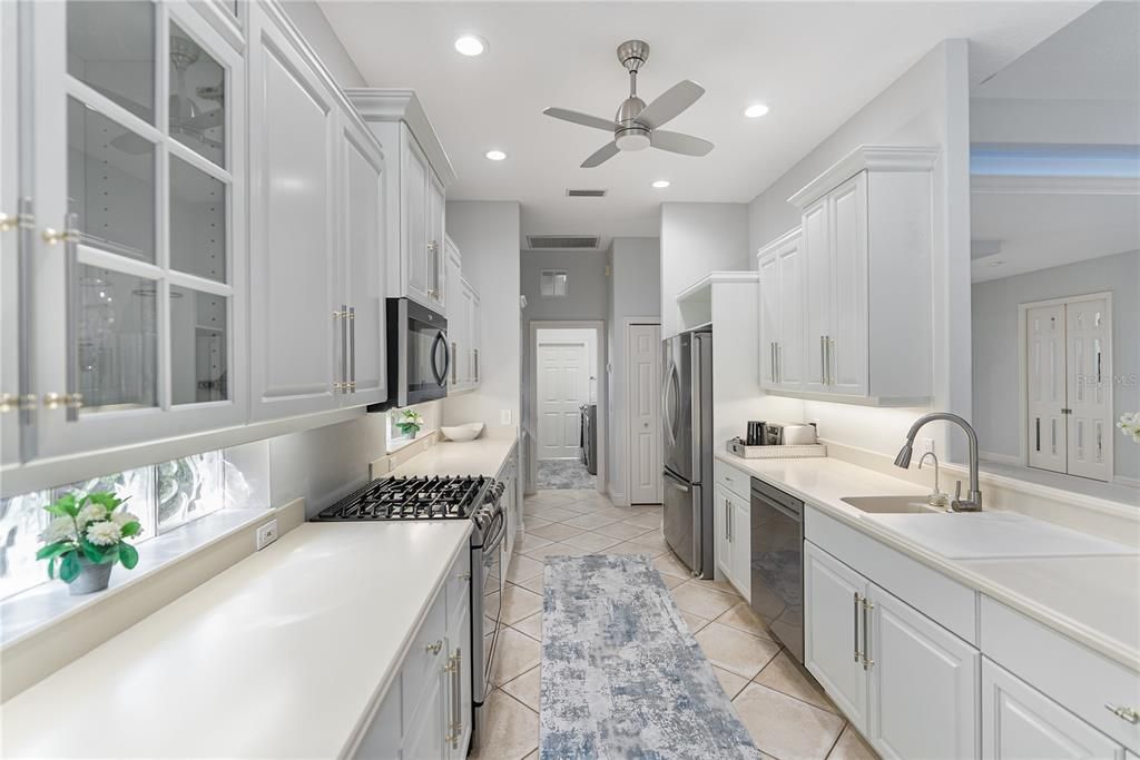 En Venta: $649,000 (3 camas, 2 baños, 2278 Pies cuadrados)