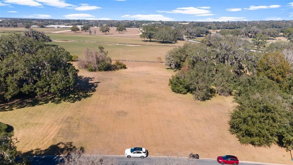 待售: $325,000 (1.69 acres)