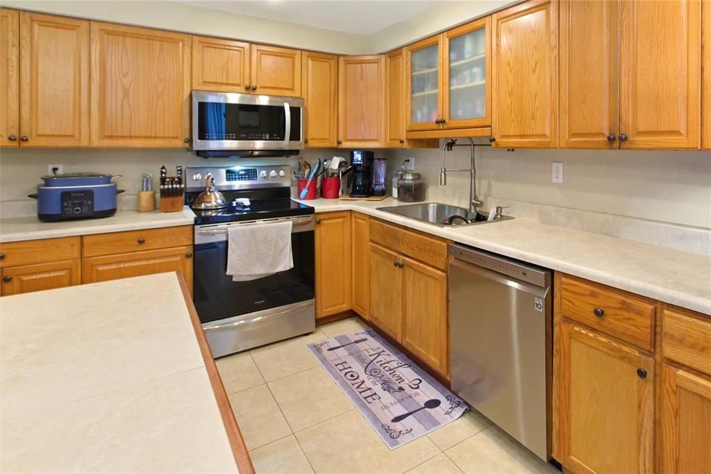 For Sale: $289,000 (3 beds, 2 baths, 1750 Square Feet)