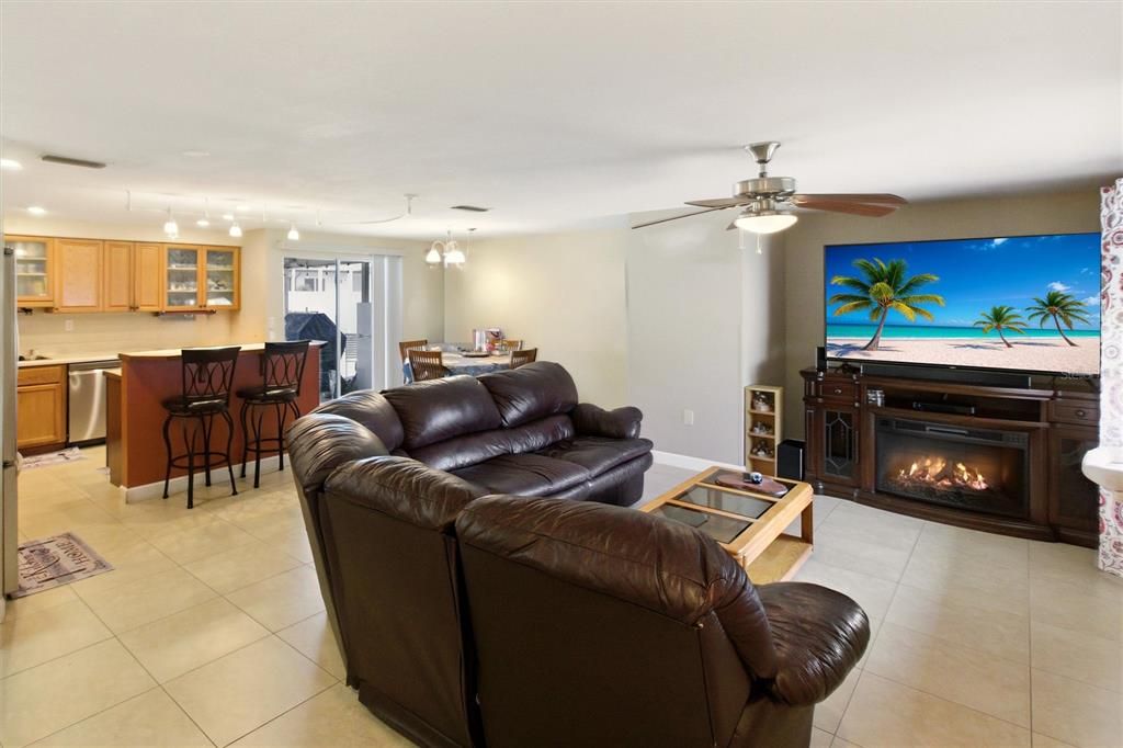 For Sale: $289,000 (3 beds, 2 baths, 1750 Square Feet)