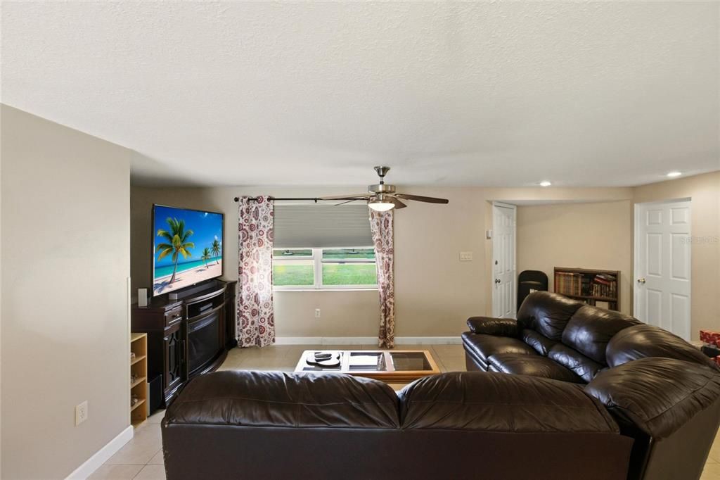 For Sale: $289,000 (3 beds, 2 baths, 1750 Square Feet)