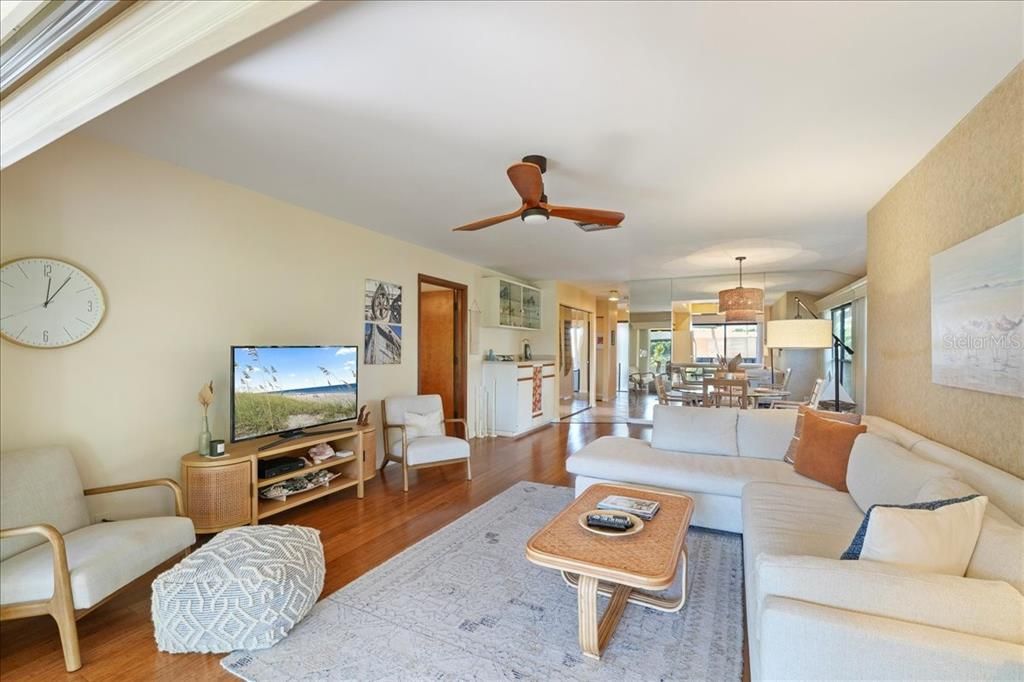 待售: $400,000 (2 贝兹, 2 浴室, 1480 平方英尺)