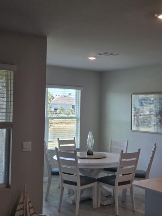 На продажу: $389,000 (4 спален, 3 ванн, 2020 Квадратных фут)