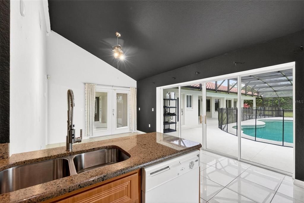 На продажу: $790,000 (5 спален, 4 ванн, 3781 Квадратных фут)