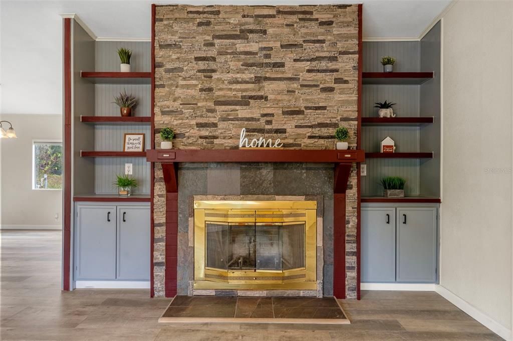 For Sale: $339,900 (4 beds, 2 baths, 1512 Square Feet)