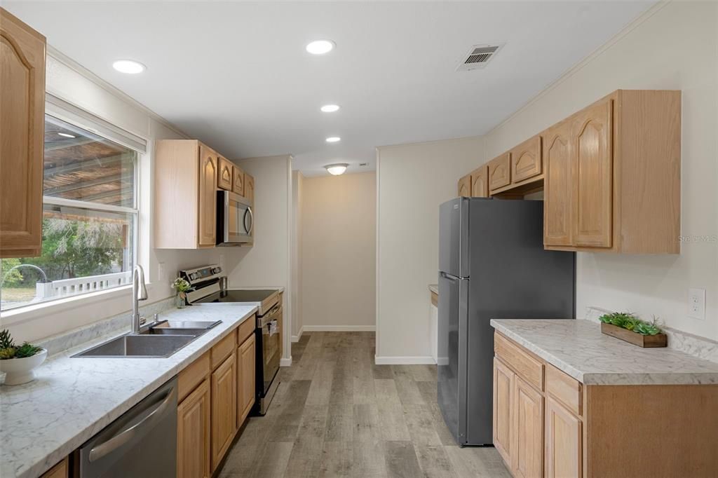 For Sale: $339,900 (4 beds, 2 baths, 1512 Square Feet)