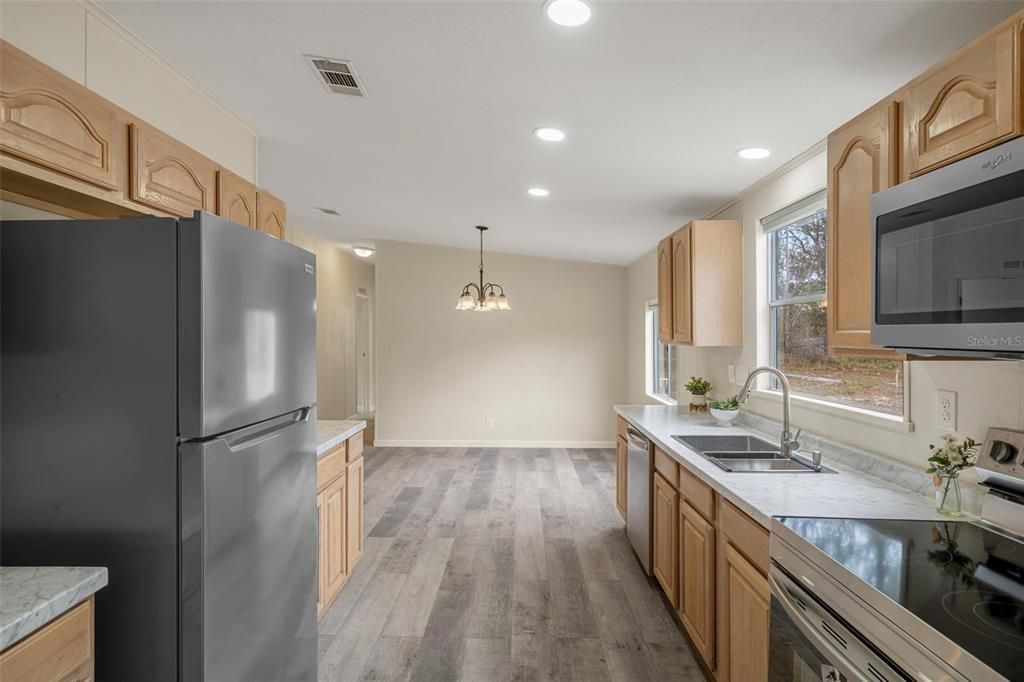 For Sale: $339,900 (4 beds, 2 baths, 1512 Square Feet)