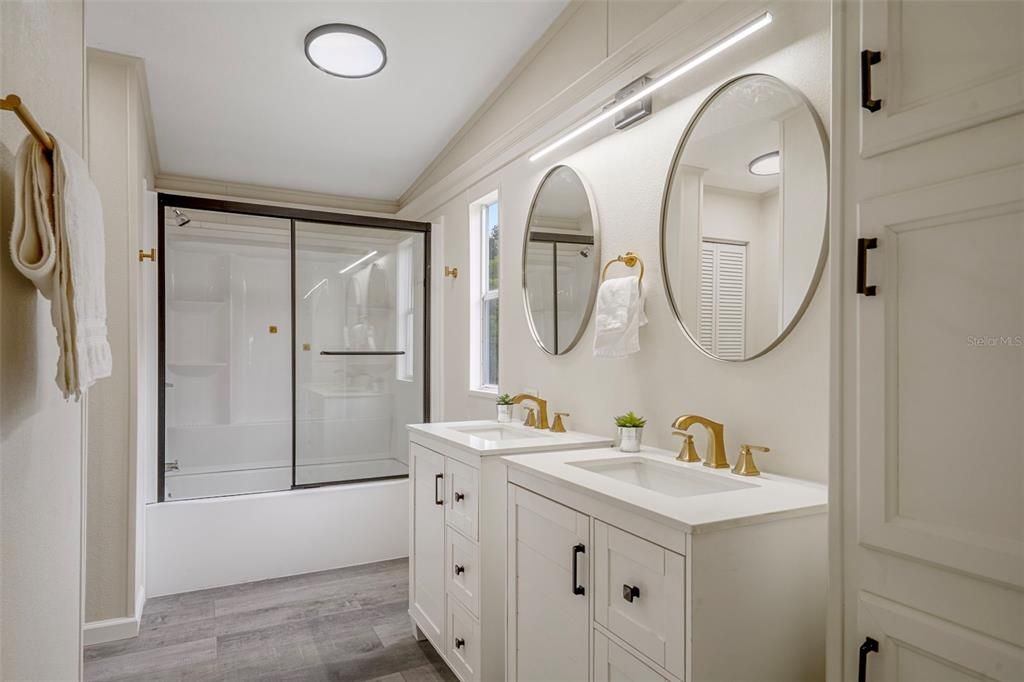 For Sale: $339,900 (4 beds, 2 baths, 1512 Square Feet)