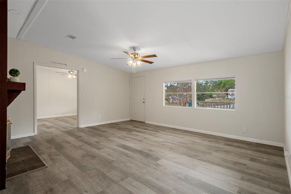 For Sale: $339,900 (4 beds, 2 baths, 1512 Square Feet)