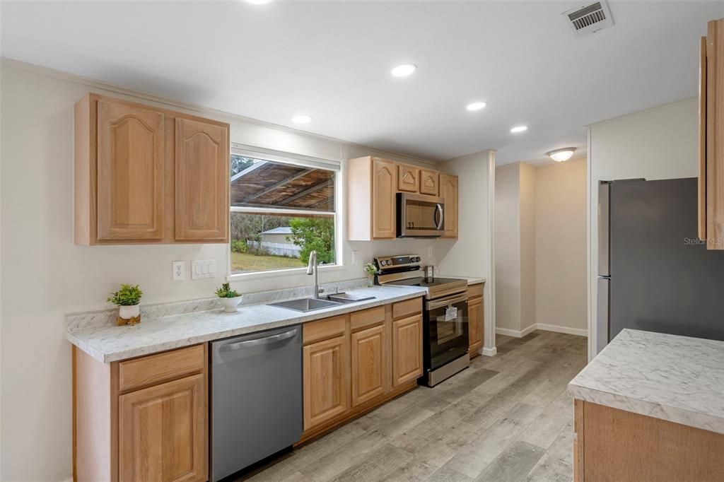 For Sale: $339,900 (4 beds, 2 baths, 1512 Square Feet)