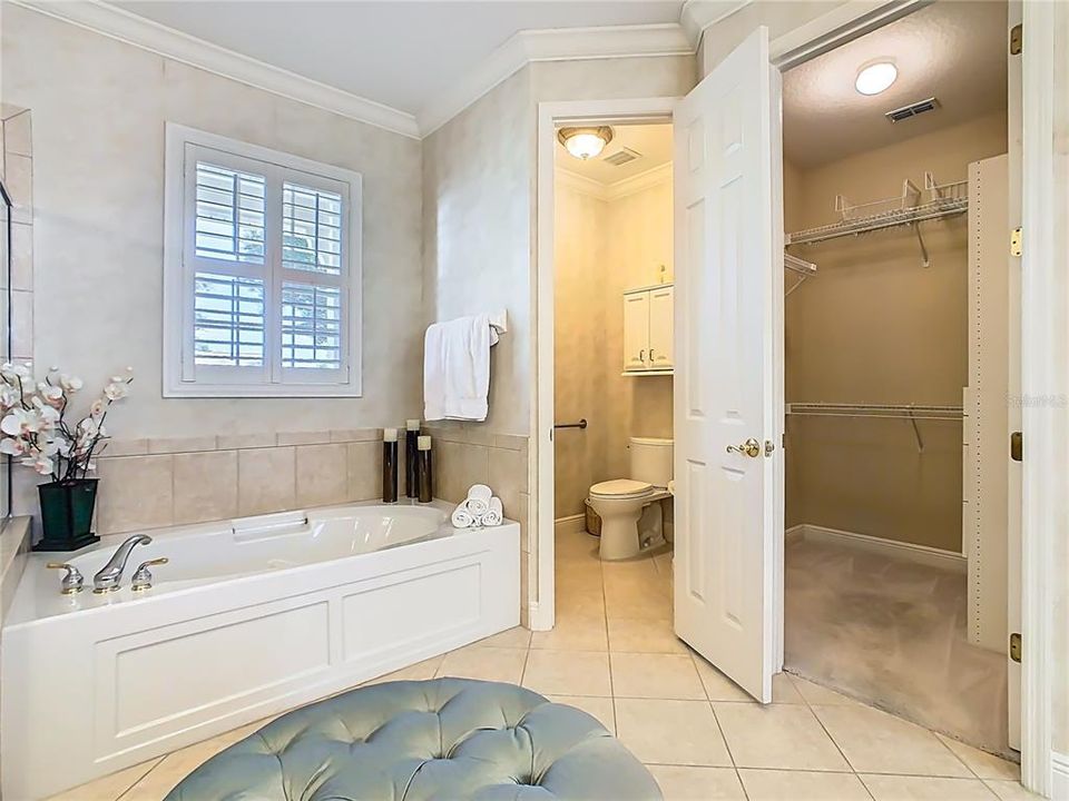 For Sale: $439,000 (3 beds, 2 baths, 2159 Square Feet)