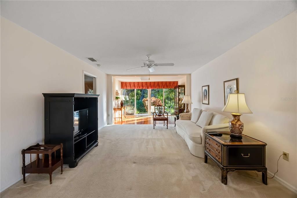 For Sale: $292,000 (2 beds, 2 baths, 1313 Square Feet)