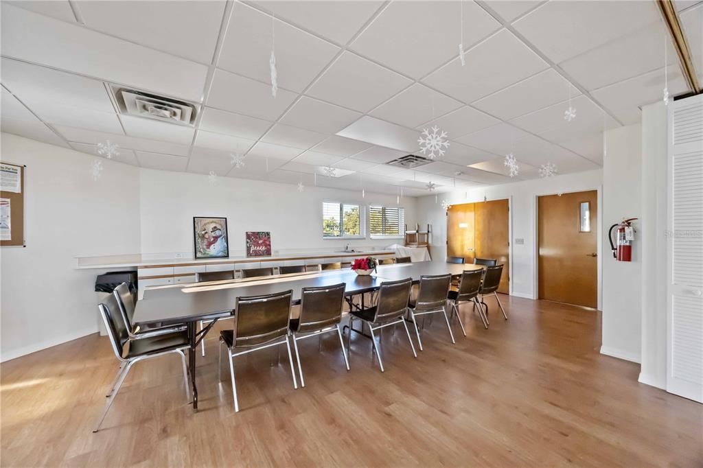 For Sale: $292,000 (2 beds, 2 baths, 1313 Square Feet)