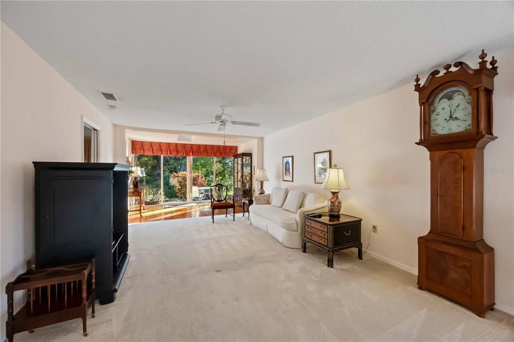 For Sale: $292,000 (2 beds, 2 baths, 1313 Square Feet)