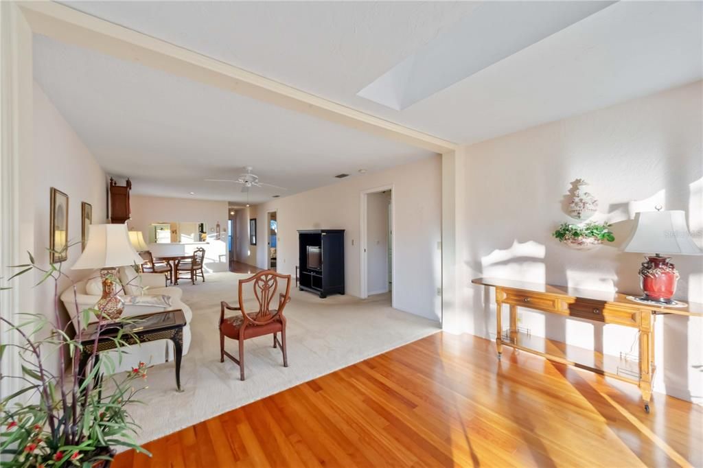 For Sale: $292,000 (2 beds, 2 baths, 1313 Square Feet)