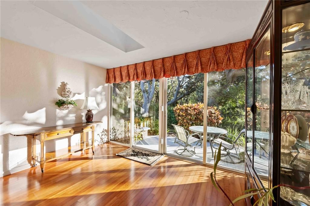 For Sale: $292,000 (2 beds, 2 baths, 1313 Square Feet)