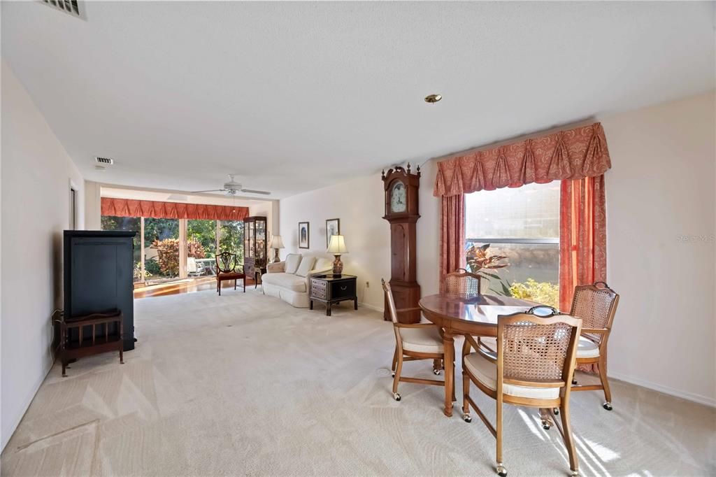 For Sale: $292,000 (2 beds, 2 baths, 1313 Square Feet)