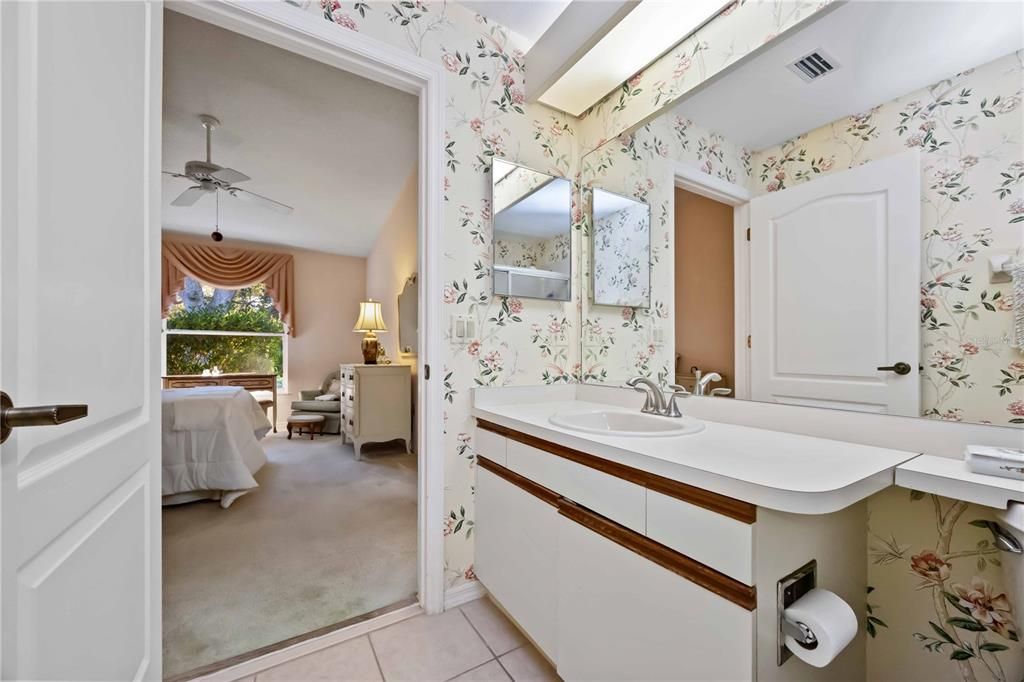 For Sale: $292,000 (2 beds, 2 baths, 1313 Square Feet)