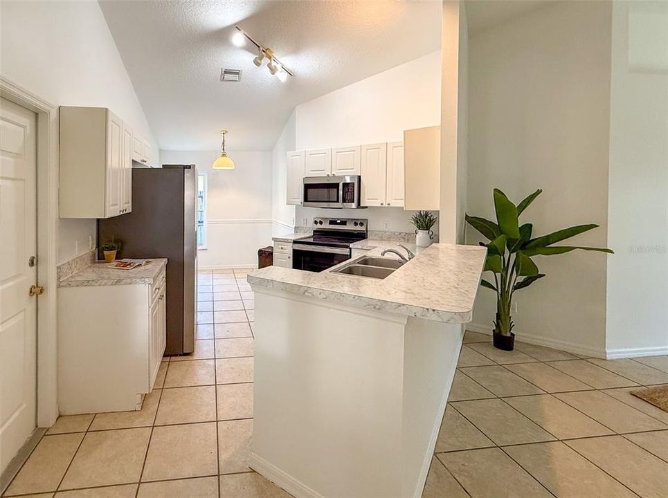 На продажу: $284,900 (3 спален, 2 ванн, 1225 Квадратных фут)