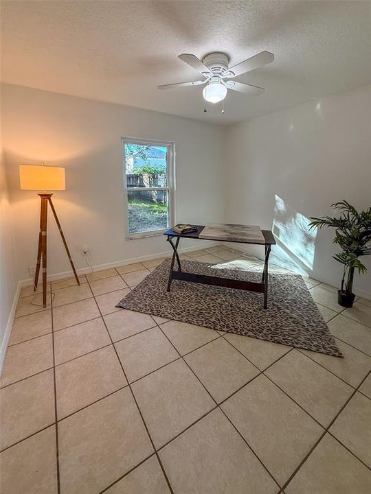 На продажу: $284,900 (3 спален, 2 ванн, 1225 Квадратных фут)