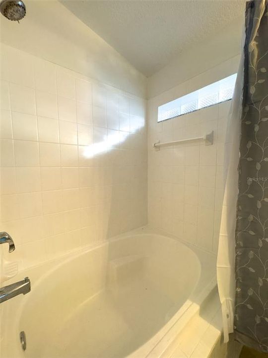 На продажу: $284,900 (3 спален, 2 ванн, 1225 Квадратных фут)